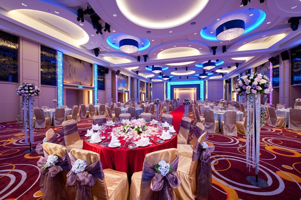 Evergreen Resort Hotel - Jiaosi Jiaoxi Zewnętrze zdjęcie A wedding reception at the Grand Ballroom